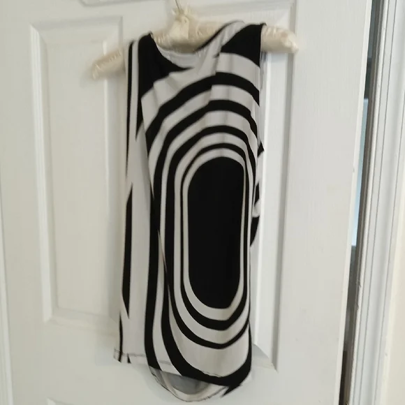 New York & Company Monochrome Sleeveless Top - Picture 3 of 4